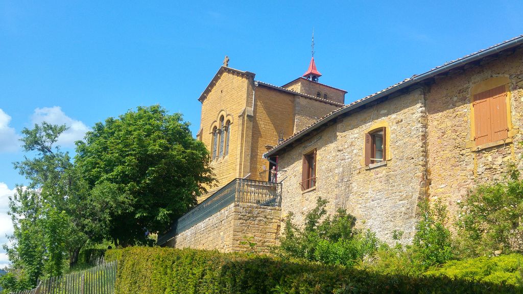 happycurio plus beau village de france oingt