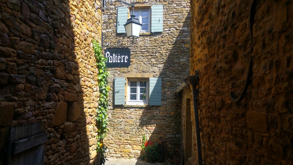 happycurio tourisme france beaujolais