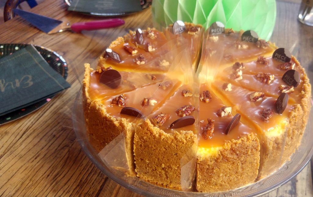 gateau cheesecake caramel piece of cake