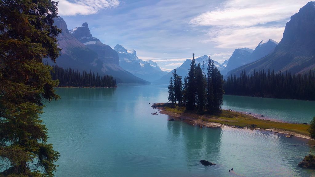 spirit island maligne lake canada