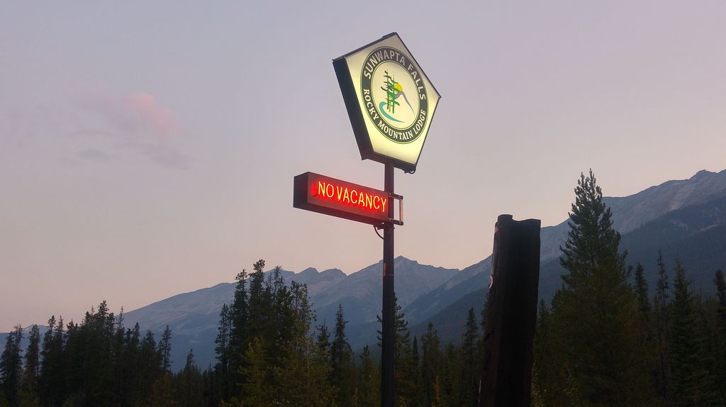 Sunwapta Falls rocky mountain lodge