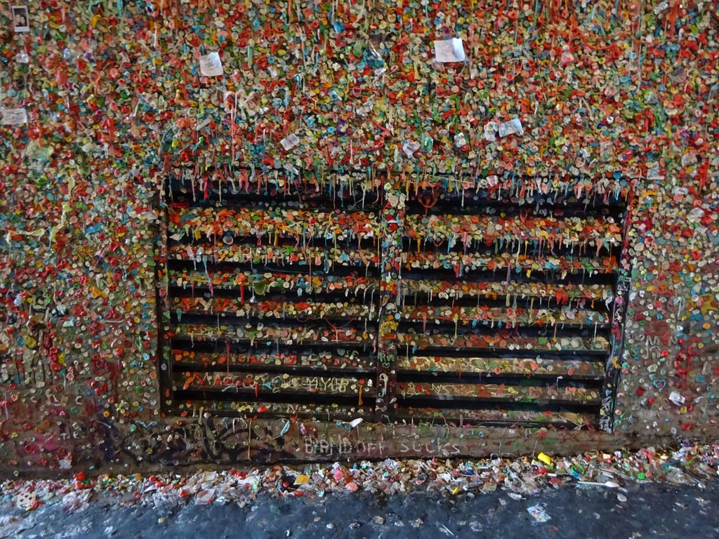 gum wall pike place