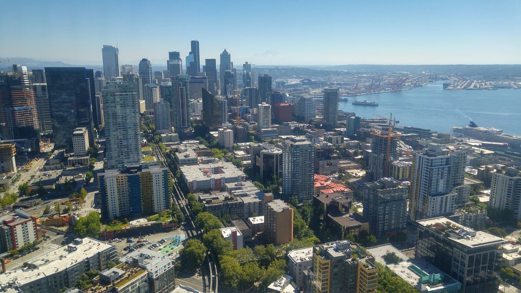 Étoiles Et Pistes Au-dessus De Seattle Image stock - Image du bleu, beauté:  12481637