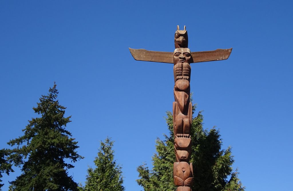 totem poles vancouver