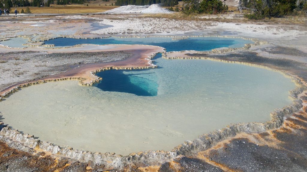 bassins eau couleur yellowstone