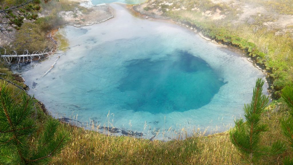 bassins eau turquoise parc de yellowstone