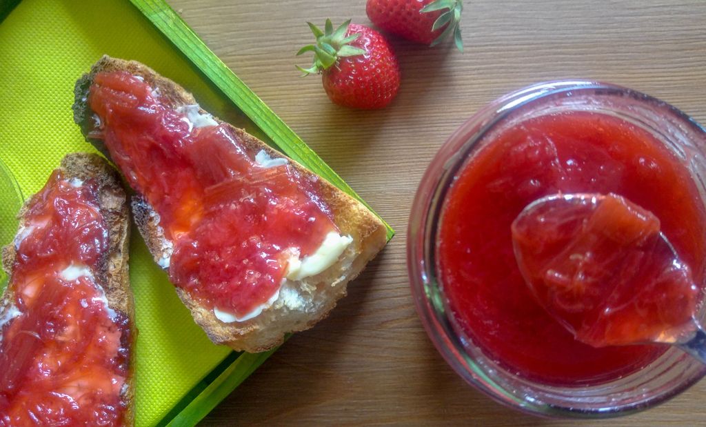 confiture maison fraise rhubarbe