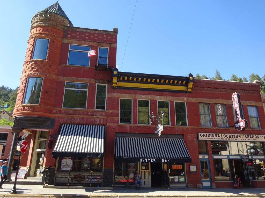 historic deadwood saloon