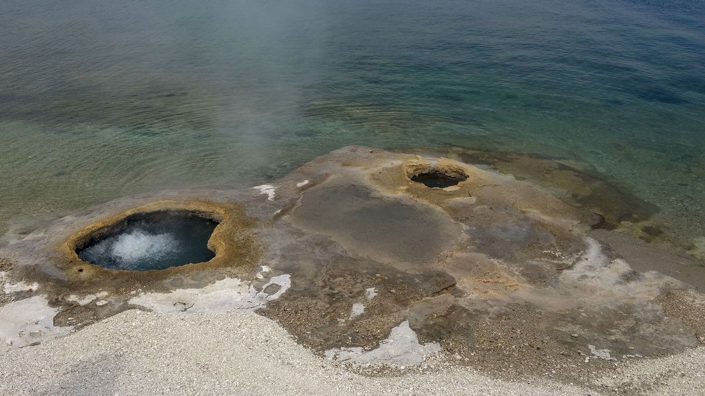 jacuzzi naturel lac yellowstone