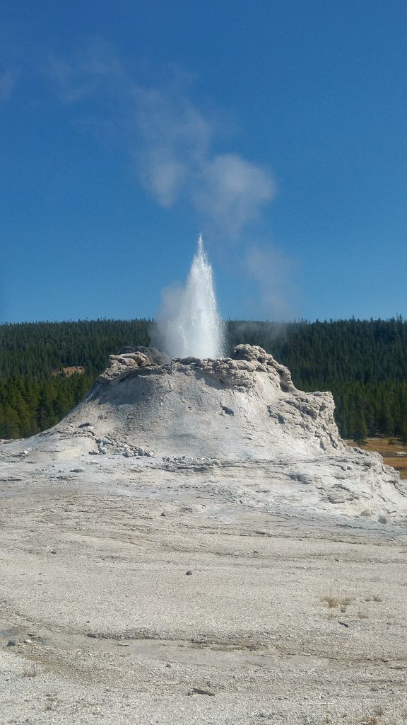 jaillissement geyser yellow stone