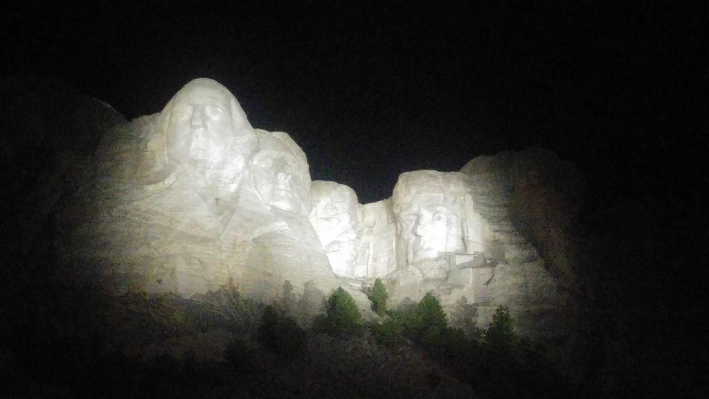 mont rushmore de nuit