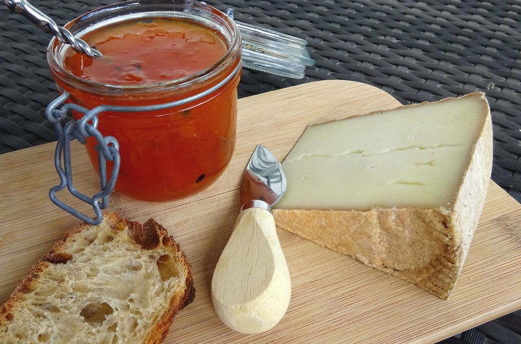 ossau iraty avec confiture d'abricot