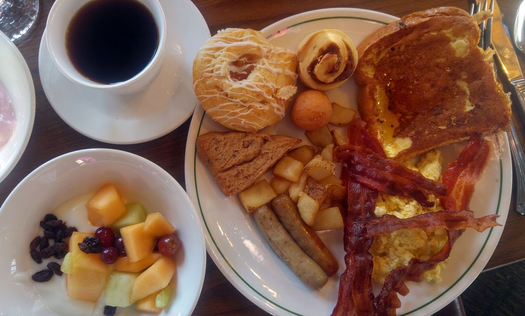 petit dejeuner buffet old faifthful inn