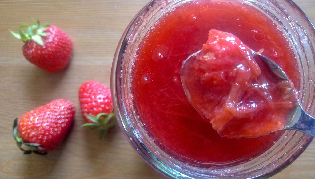 recette maison confiture légère fraise rhubarbe