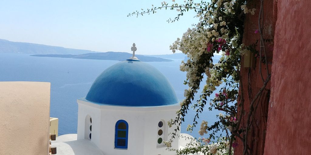 eglise toit bleu santorin