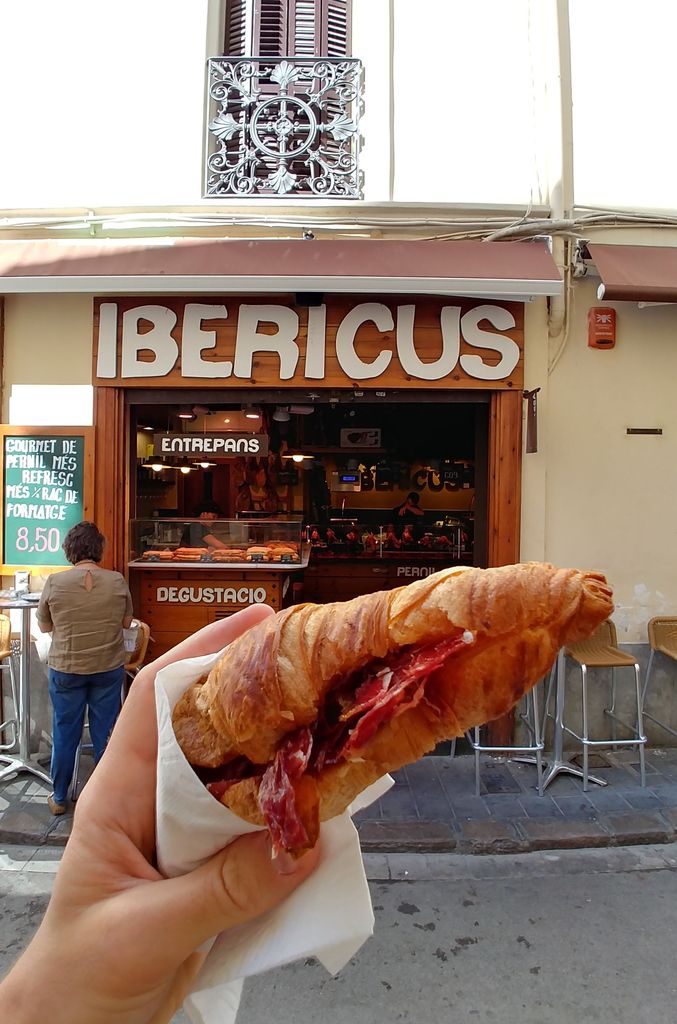 croissant jambon iberique sitges