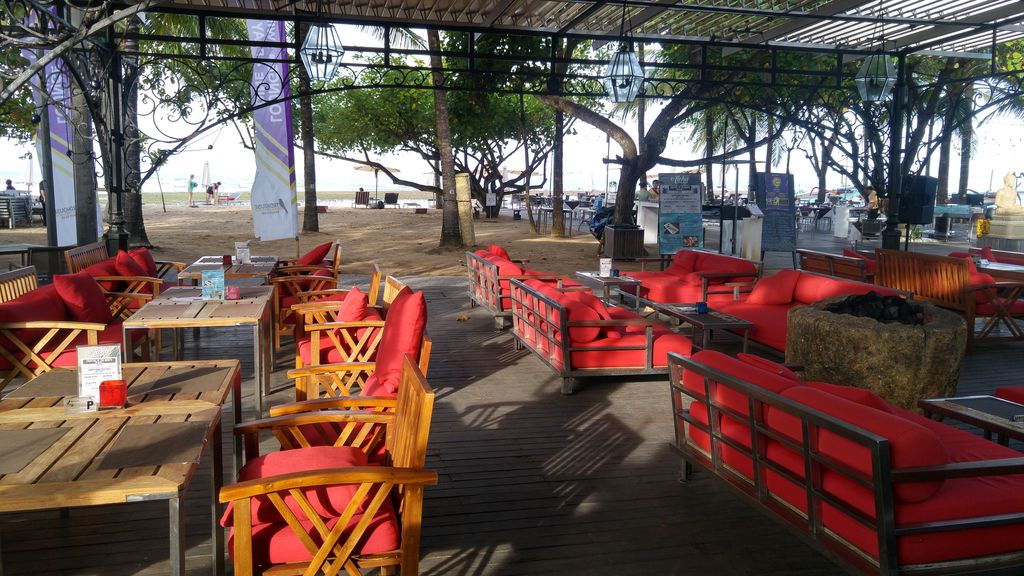 sanur byrdhouse beach bar