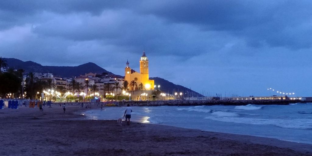sitges by night