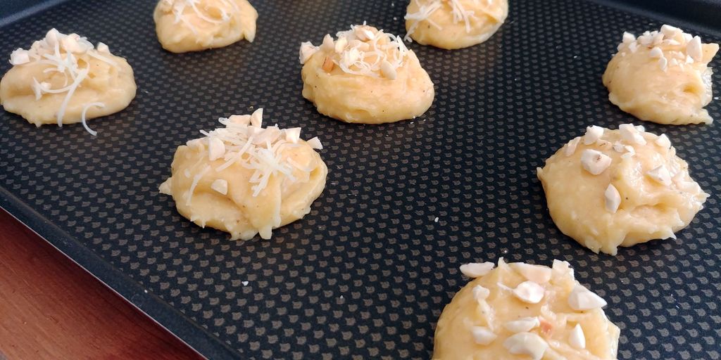 gougère au comté et noisettes