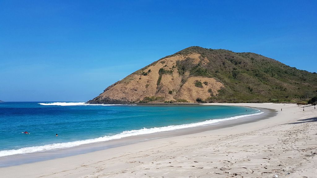 lombok mawun beach