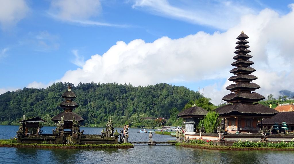 temple balinais sur lac bratan