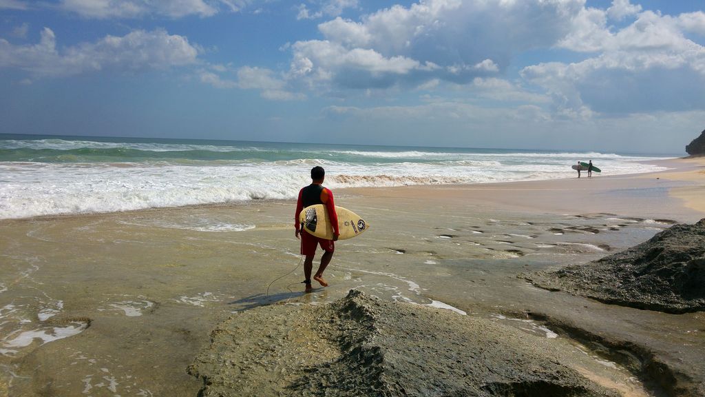 surfeur sur le plage de dreamland