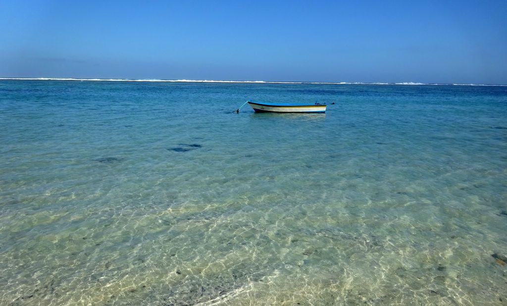 bateau sur mer turquoise a pandawa