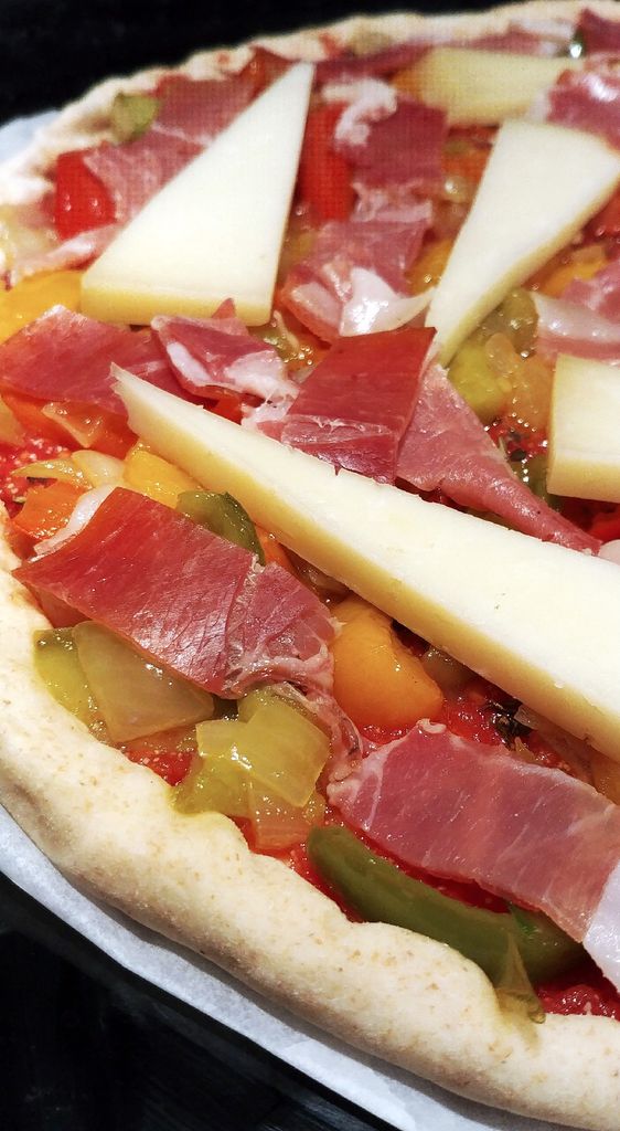 mise en place des ingredients de la pizza basque