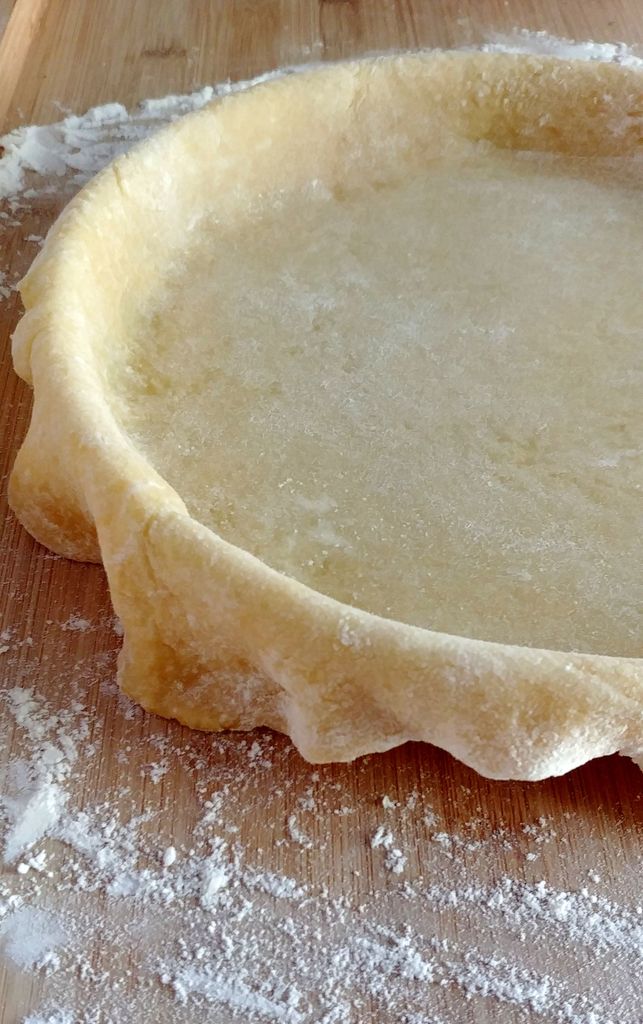 fonçage du moule avec pâte à tarte