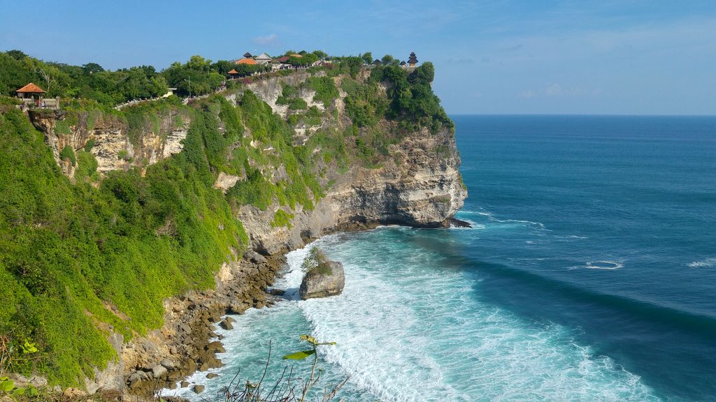 falaise et temple d'uluwatu a bali