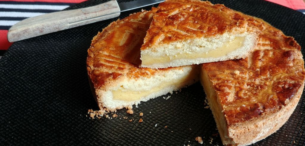 intérieur gâteau basque fourré à la crème