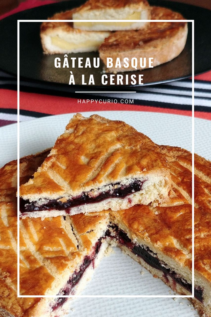 intérieur du gâteau basque à la cerise