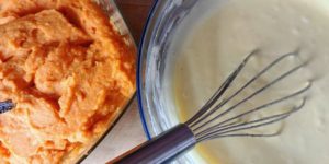 Gaufres de patate douce, saumon et tzatziki | HappyCurio