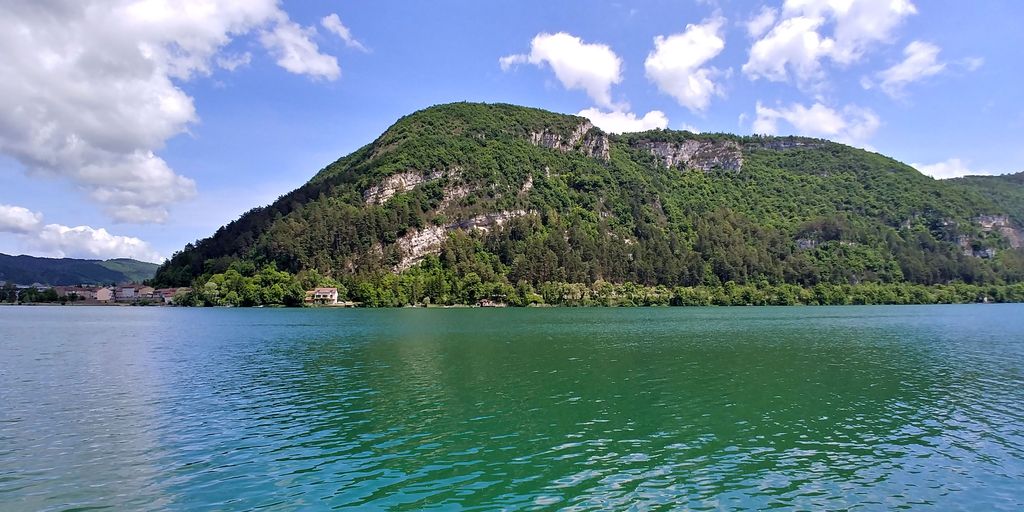 eau vert emeraude de nantua