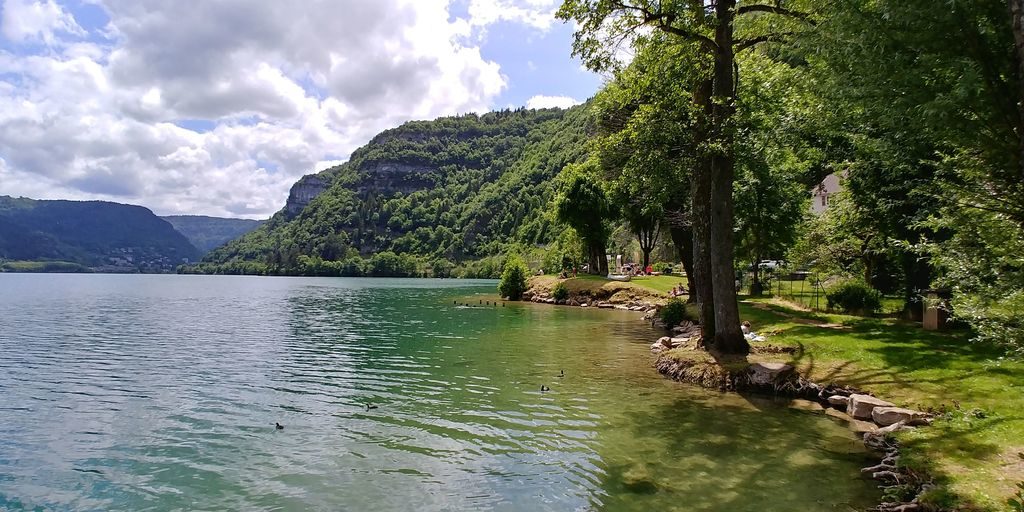 rive du lac à nantua