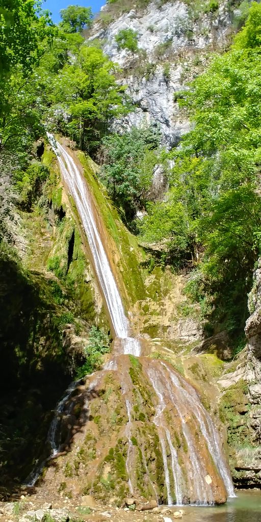 belle cascade de l'ain