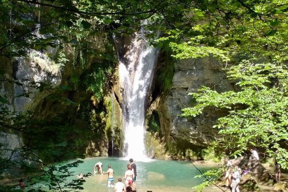 baignade dans la cascade de la brive