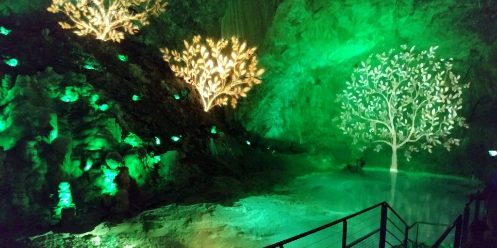 spectacle son et lumiere dans la grotte de choranche