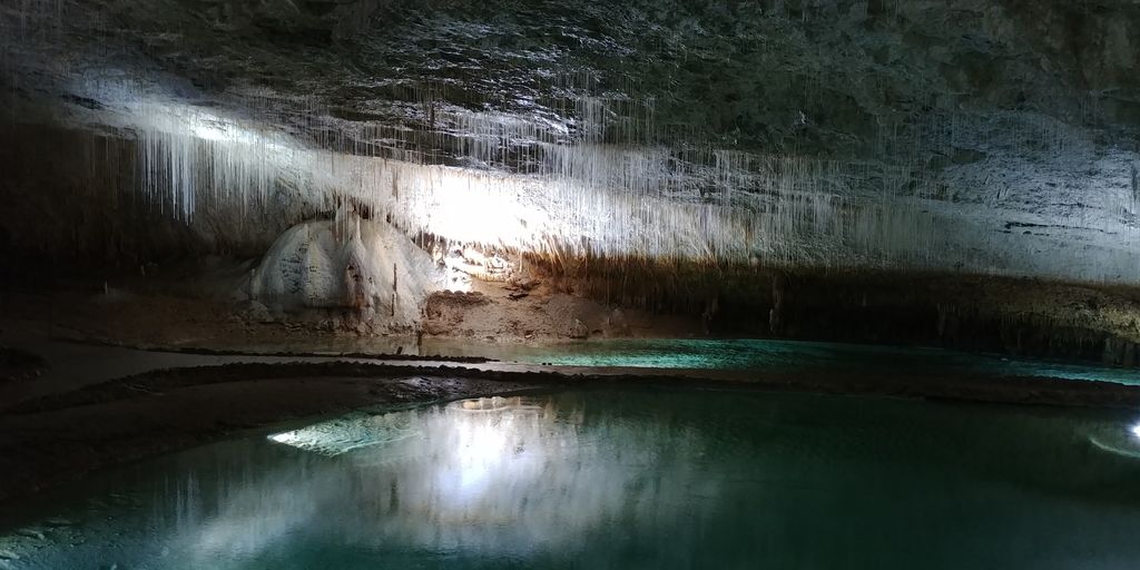 lac souterrain