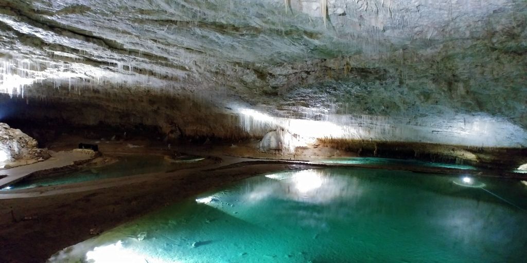 lac de grotte