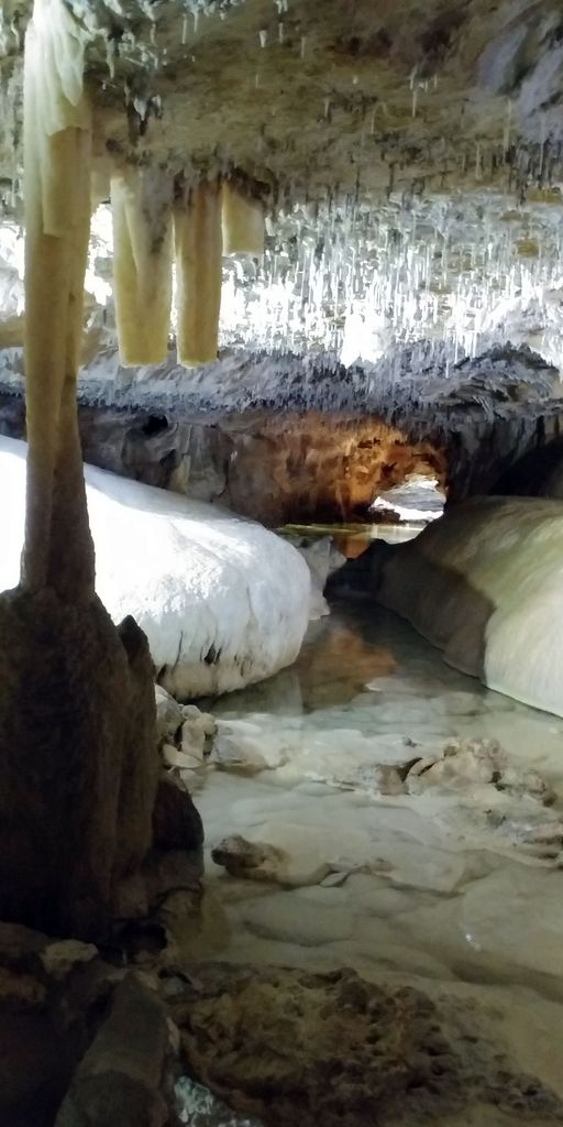 galerie d'eau souterraine dans la grotte de choranche