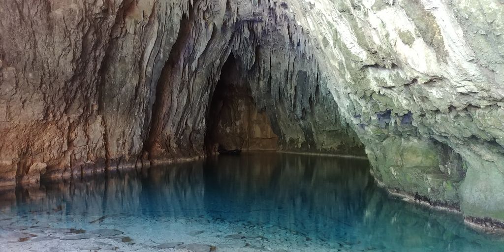 lac souterrain