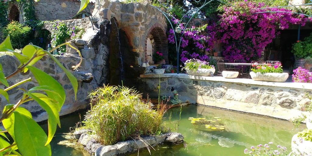 fontaine et fleurs