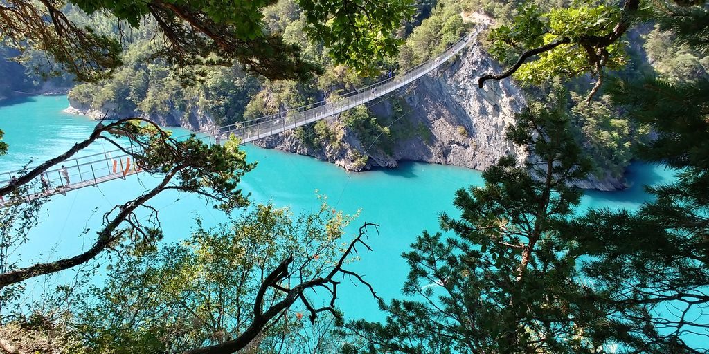 Lac de Monteynard et Domaine de Vizille | HappyCurio