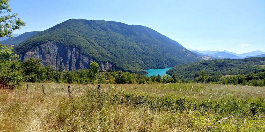 lac et montagnes