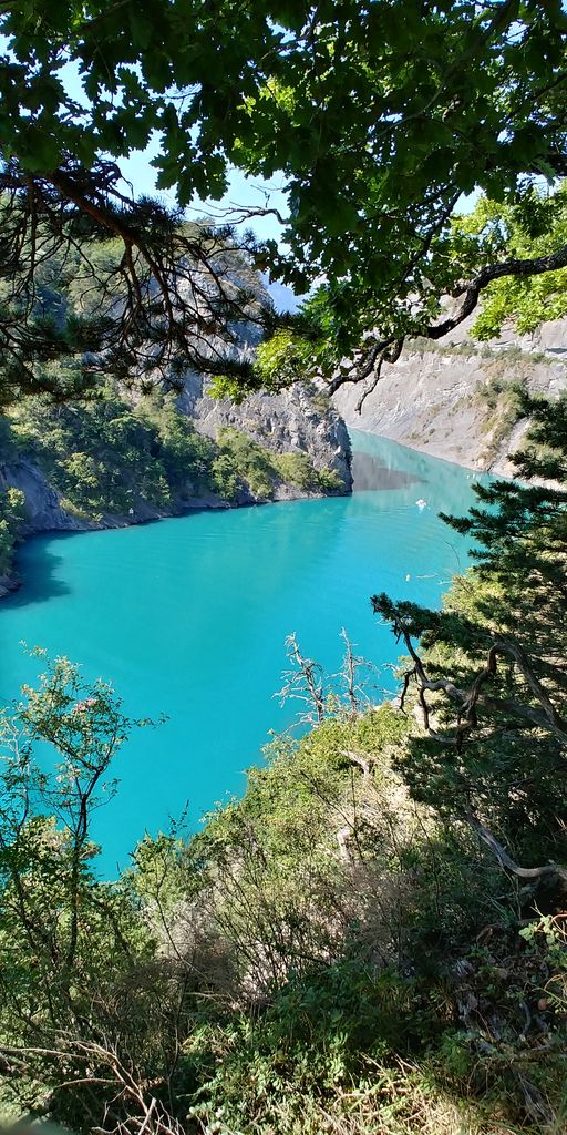 lac turquoise en isere