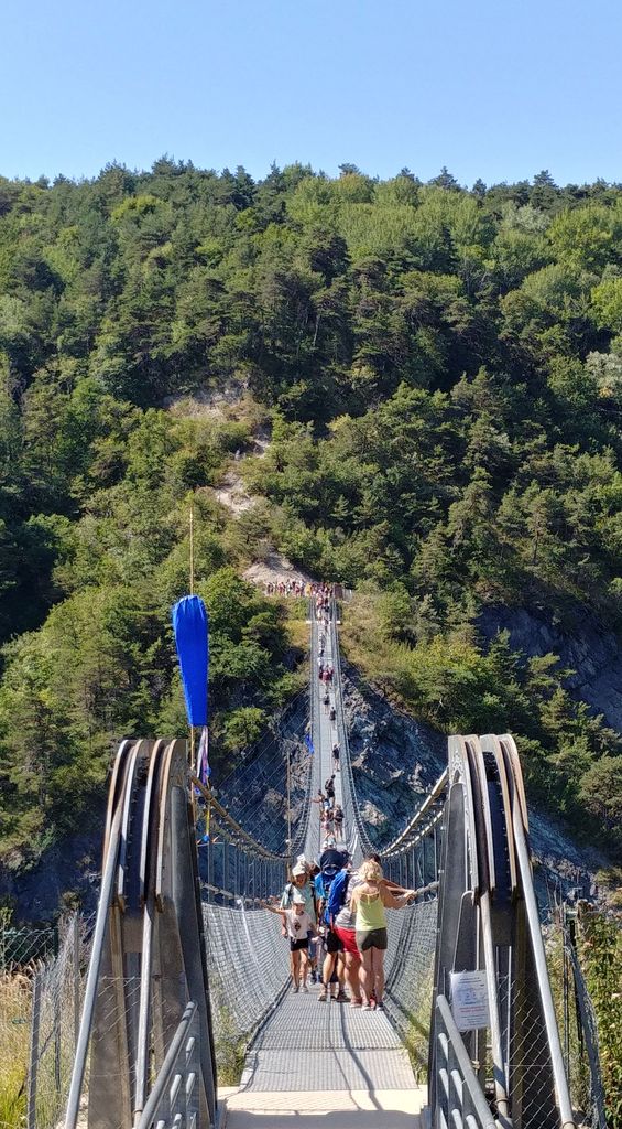 entrée sur la passerelle himalayenne de l'ebron