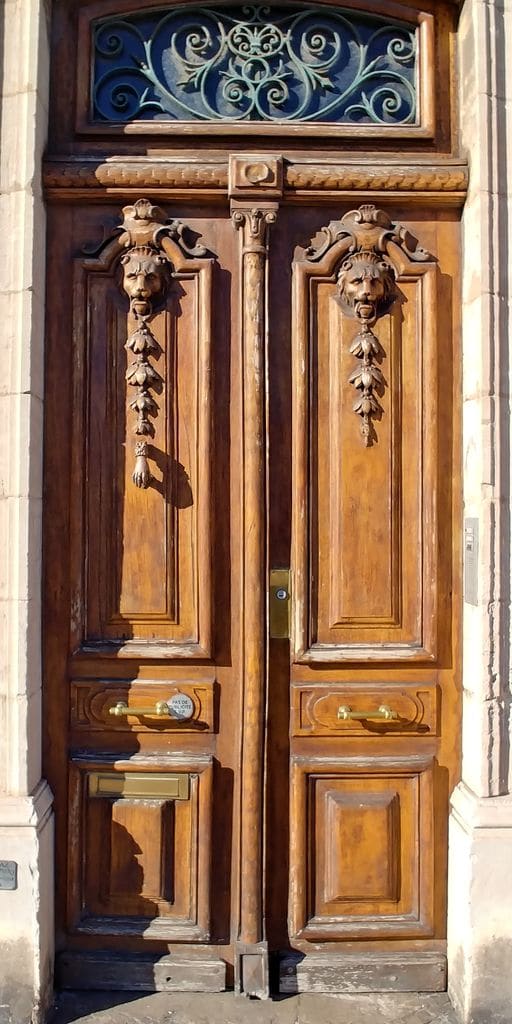 belle porte en bois