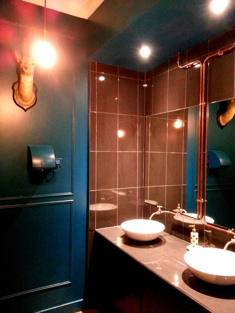 toilettes biche robinets en cuivre jeannine et suzanne lyon