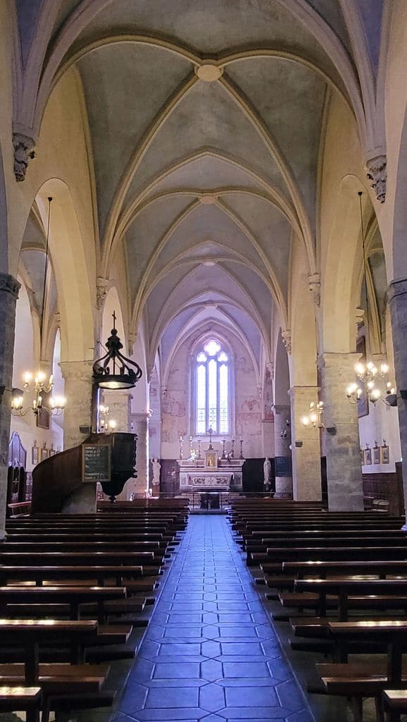 cremieu-balade-pres-de-lyon-eglise